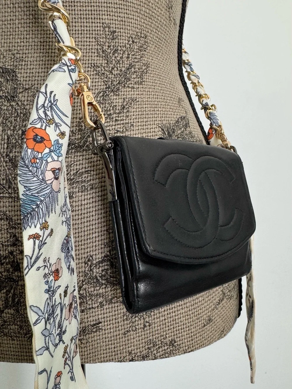 Authentic Vintage Chanel CC Wallet On Chain Crossbody Bag Black Lambskin Leather